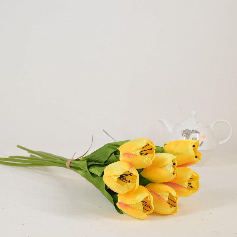 Single-stemmed open tulip D25002