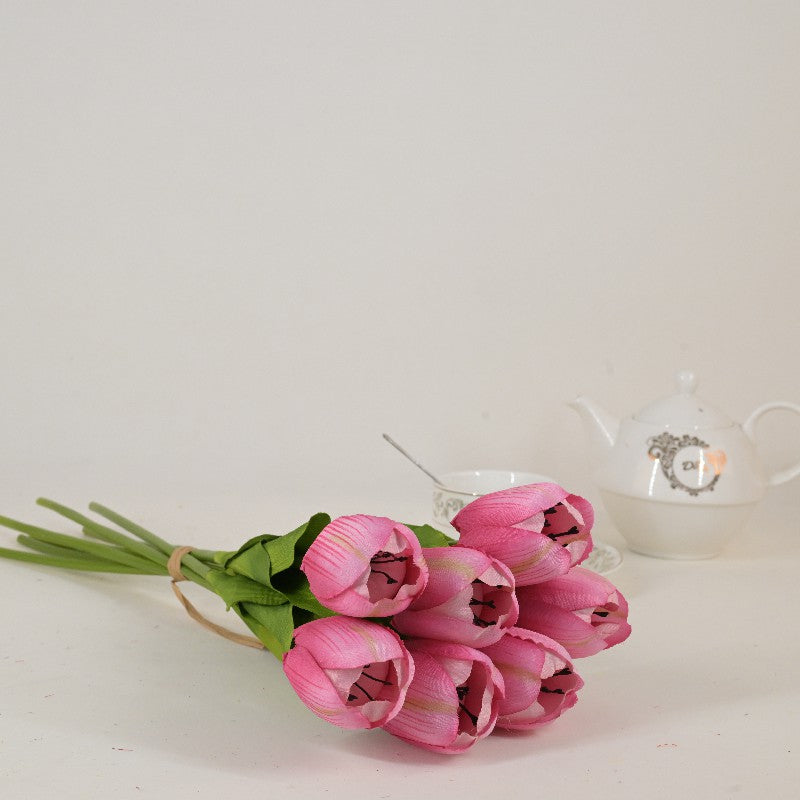 Single-stemmed open tulip D25002